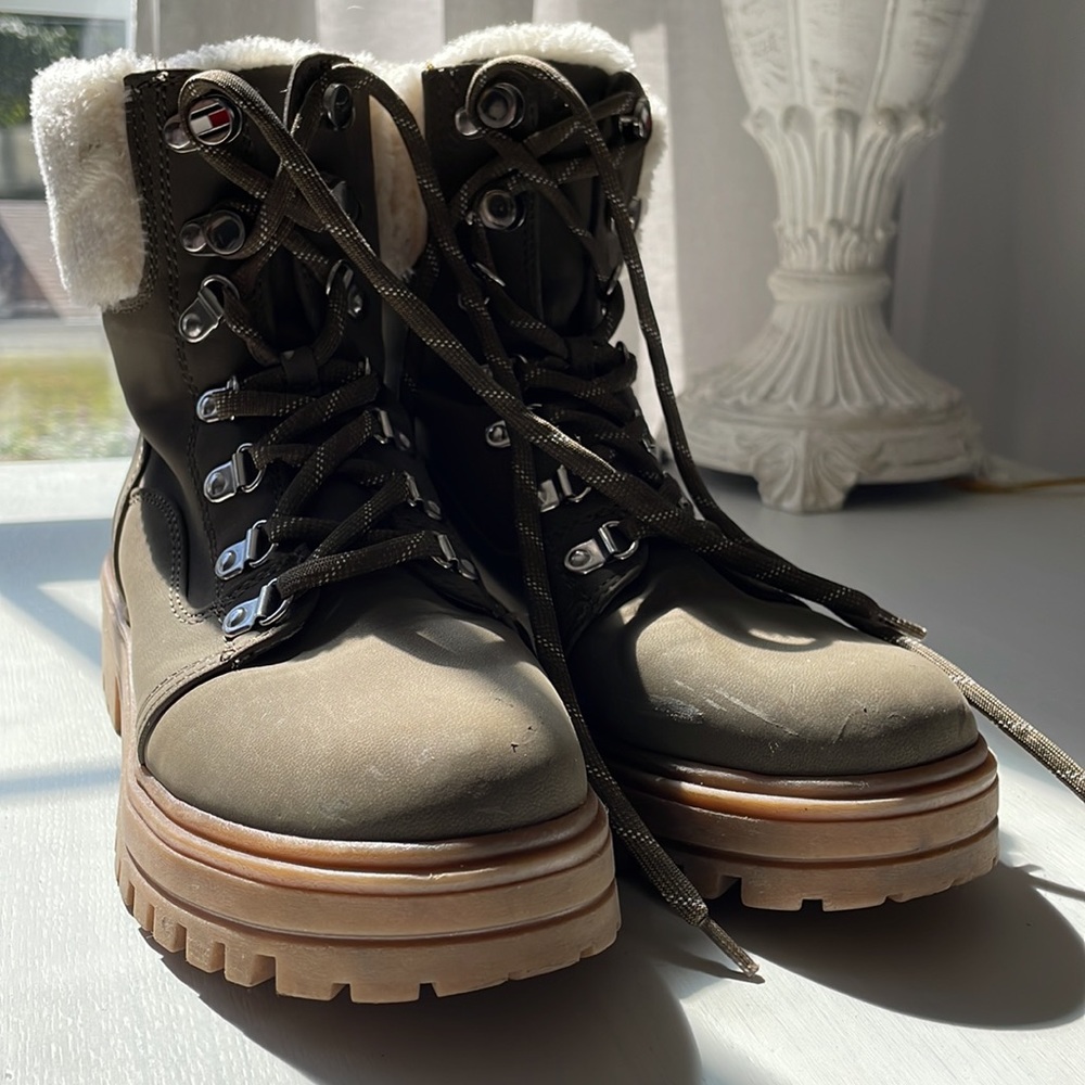 Almond Toe, Lace-Up Closure, Fur Detailing, Ankle Height, Camo Green